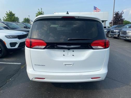 2023 Chrysler Voyager LX