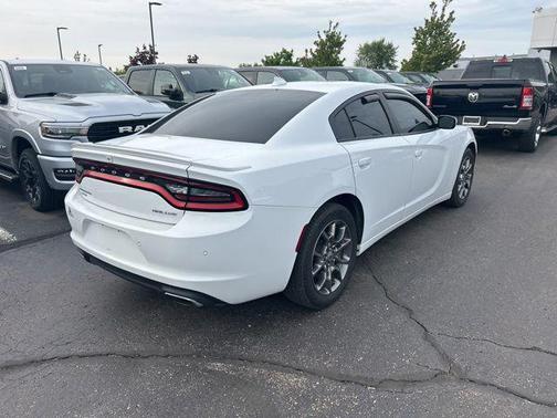 White 2017 Dodge Charger SXT