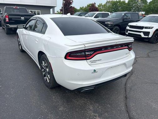 White 2017 Dodge Charger SXT
