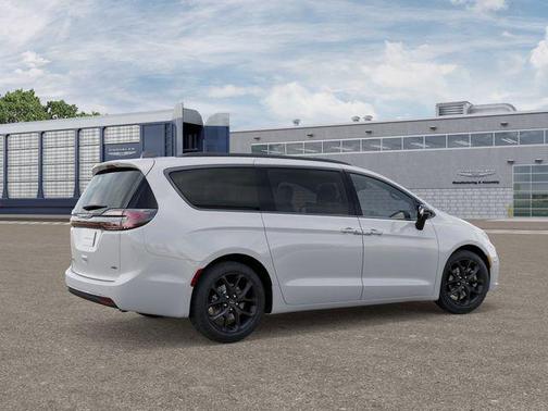 Bright White Clearcoat 2026 Chrysler Pacifica L