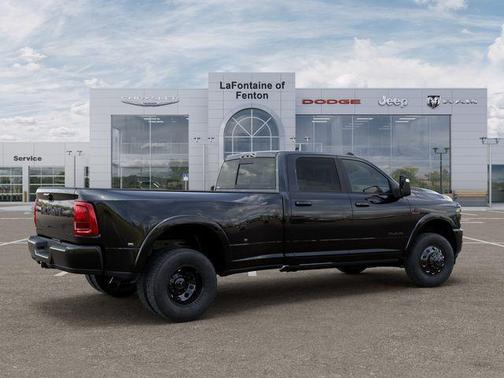 Diamond Black 2026 RAM 3500 Limited Crew Cab 4x4 8' Box