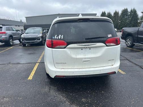 Bright White Clearcoat 2018 Chrysler Pacifica Limited