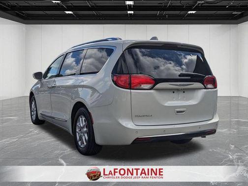 Luxury White Pearlcoat 2020 Chrysler Pacifica Touring L