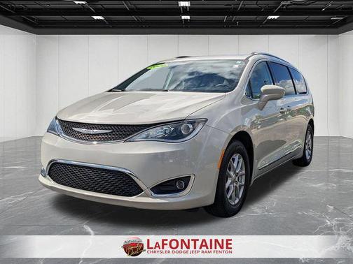 Luxury White Pearlcoat 2020 Chrysler Pacifica Touring L