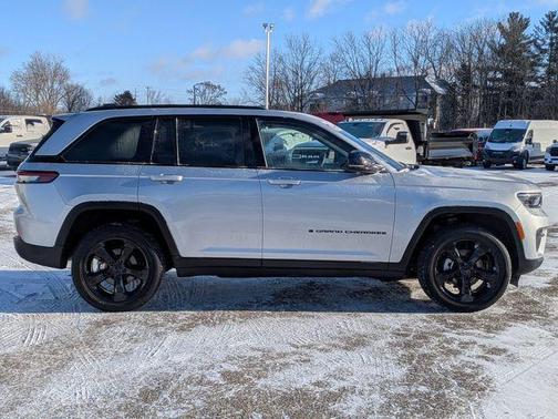 Silver Zynith 2024 Jeep Grand Cherokee Altitude