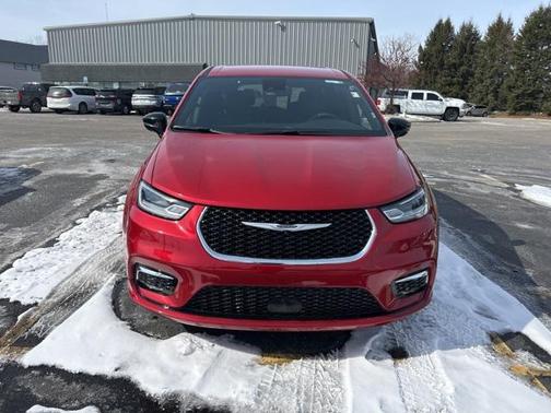 2025 Chrysler Pacifica L