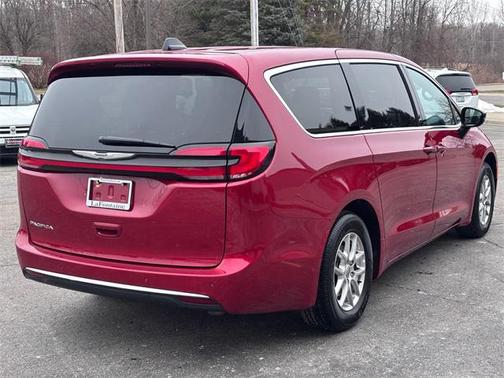 2025 Chrysler Pacifica L