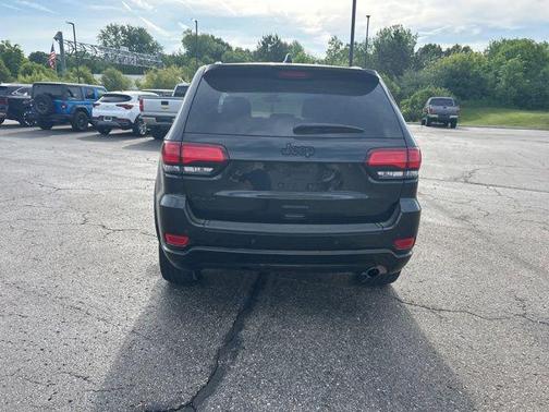 Diamond Black Crystal Pearlcoat 2020 Jeep Grand Cherokee Altitude