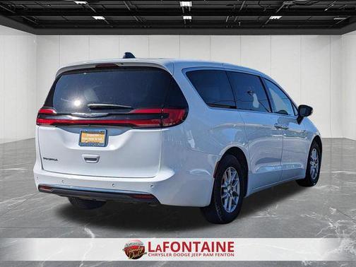 Bright White Clearcoat 2024 Chrysler Pacifica Touring L
