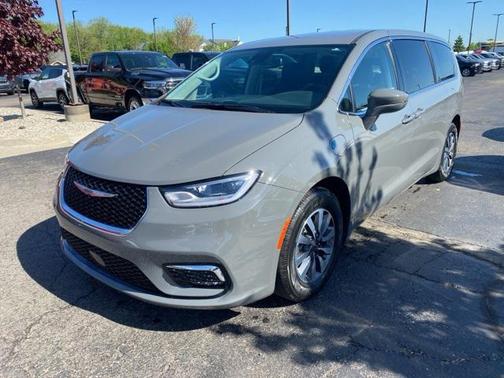2022 Chrysler Pacifica Hybrid Touring L