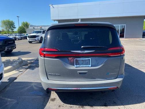 2022 Chrysler Pacifica Hybrid Touring L