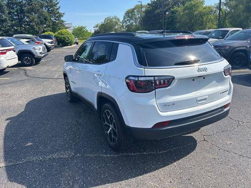 Bright White Clearcoat 2024 Jeep Compass Limited