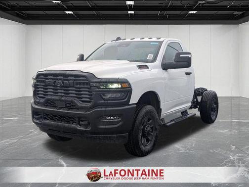 Bright White Clearcoat 2026 RAM 2500 Tradesman Regular Cab 4x4 8' Box