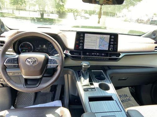 2022 Toyota Sienna Platinum 7 Passenger