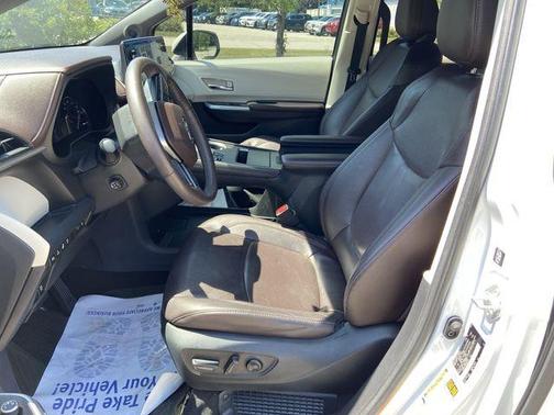 2022 Toyota Sienna Platinum 7 Passenger