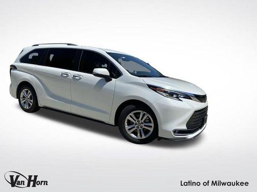 2022 Toyota Sienna Platinum 7 Passenger