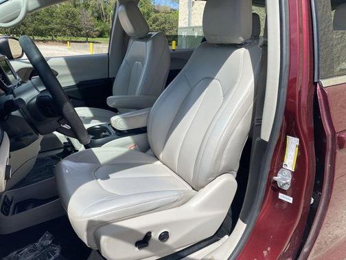 2021 Chrysler Voyager LXI