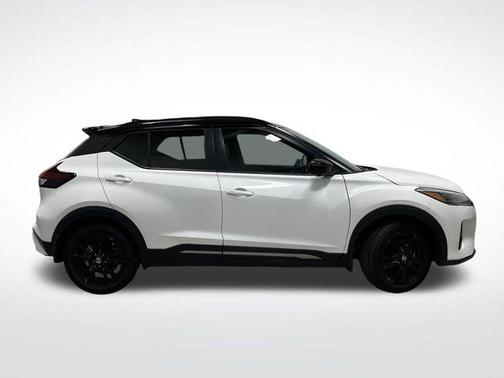 2021 Nissan Kicks SR