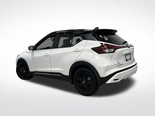 2021 Nissan Kicks SR