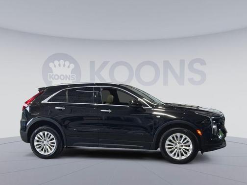 Stellar Black Metallic 2024 Cadillac XT4 Luxury