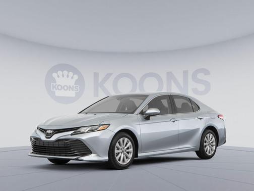 Celestial Silver Metallic 2018 Toyota Camry LE