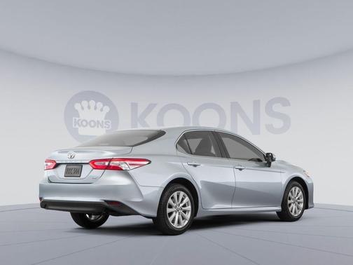 Celestial Silver Metallic 2018 Toyota Camry LE