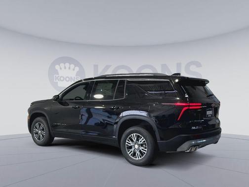 Mosaic Black Metallic 2026 Chevrolet Traverse LT