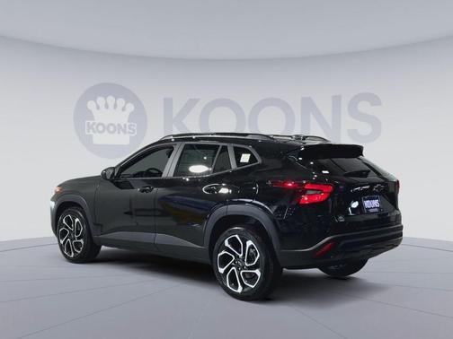 Mosaic Black Metallic 2026 Chevrolet Trax FWD 2RS