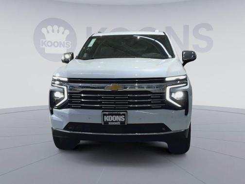 Polar White Tricoat 2026 Chevrolet Suburban Premier