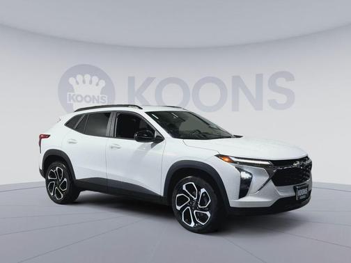 Summit White 2026 Chevrolet Trax FWD 2RS