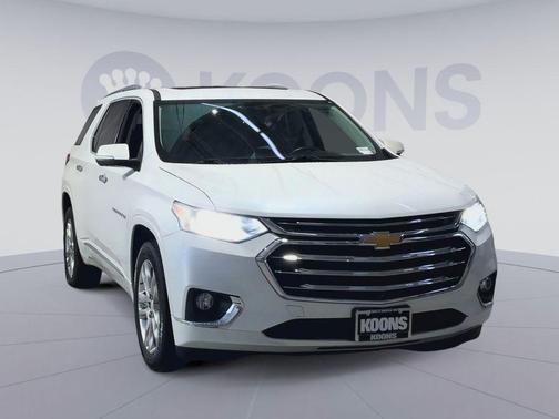 Iridescent Pearl Tricoat 2021 Chevrolet Traverse High Country