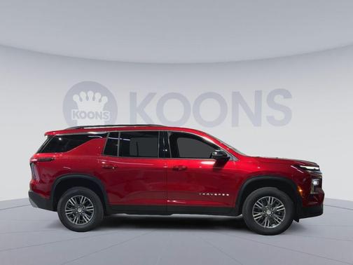 Radiant Red Tintcoat 2026 Chevrolet Traverse LT