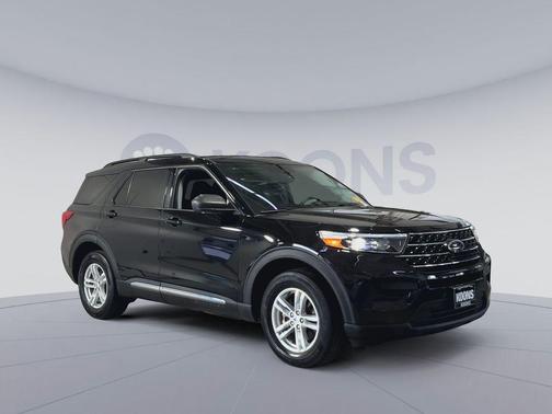 AGATE BLACK METALLIC 2023 Ford Explorer XLT