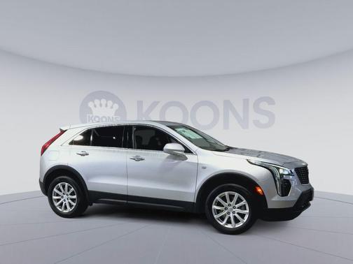 Radiant Silver Metallic 2022 Cadillac XT4 Luxury