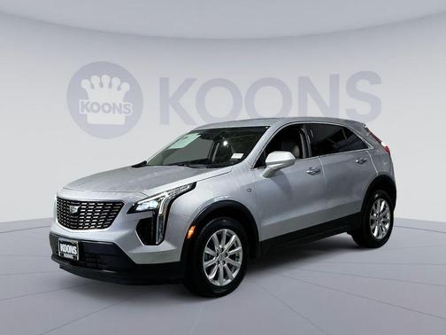 Radiant Silver Metallic 2022 Cadillac XT4 Luxury
