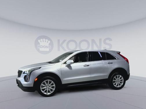 Radiant Silver Metallic 2022 Cadillac XT4 Luxury