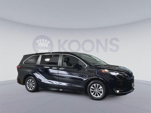 2022 Toyota Sienna XLE 7 Passenger