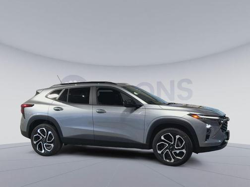 Sterling Gray Metallic 2026 Chevrolet Trax FWD 2RS
