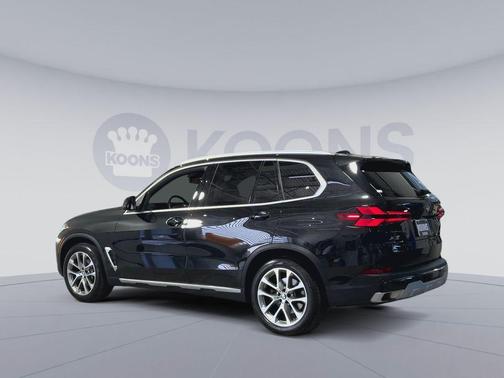 Black Sapphire Metallic 2024 BMW X5 xDrive40i