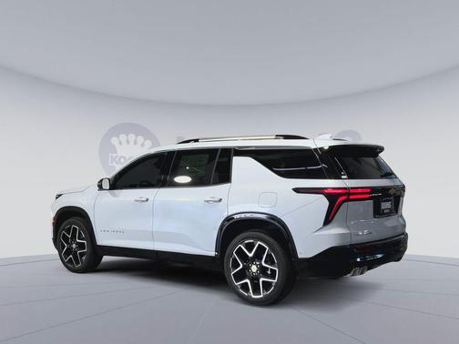 Polar White Tricoat 2026 Chevrolet Traverse High Country