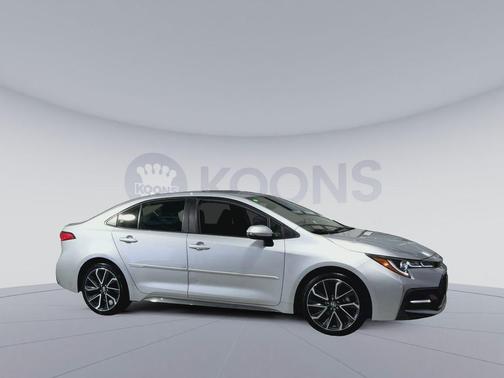 Classic Silver Metallic 2022 Toyota Corolla SE