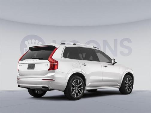 2021 Volvo XC90 T6 Momentum