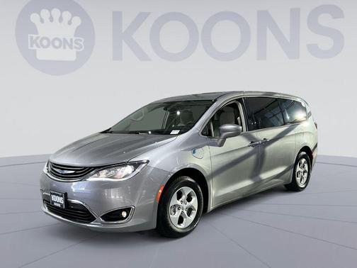 2017 Chrysler Pacifica Hybrid Touring Plus