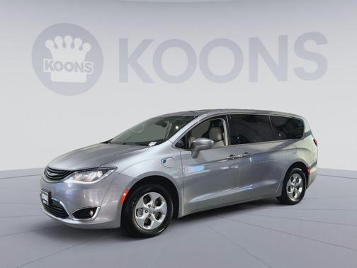 2017 Chrysler Pacifica Hybrid Touring Plus