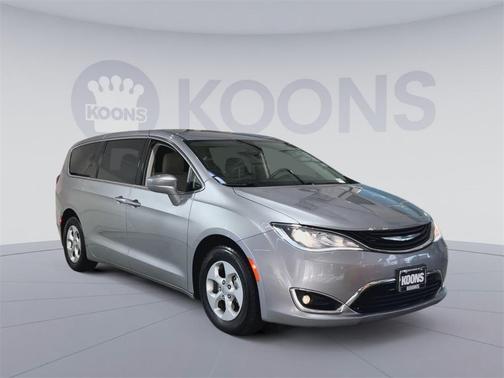 2017 Chrysler Pacifica Hybrid Touring Plus