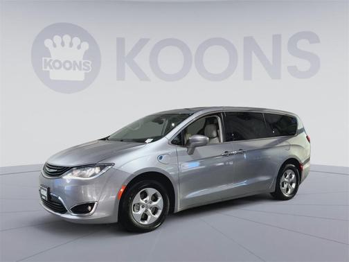 2017 Chrysler Pacifica Hybrid Touring Plus