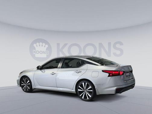 Brilliant Silver Metallic 2020 Nissan Altima SR FWD