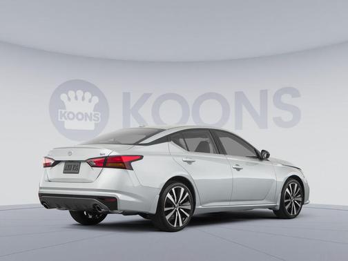 Brilliant Silver Metallic 2020 Nissan Altima SR FWD