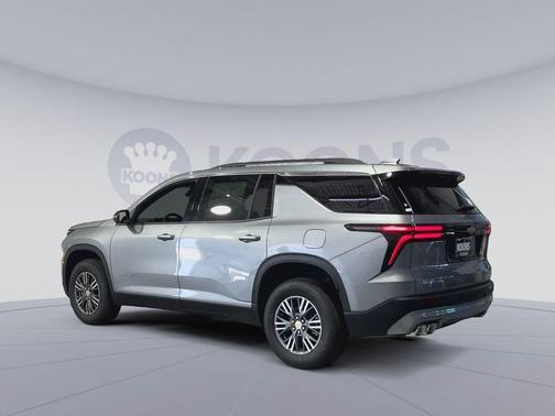 Sterling Gray Metallic 2026 Chevrolet Traverse LT
