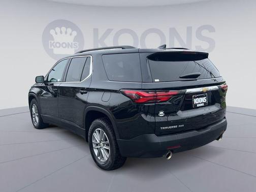 Mosaic Black Metallic 2023 Chevrolet Traverse LT Leather